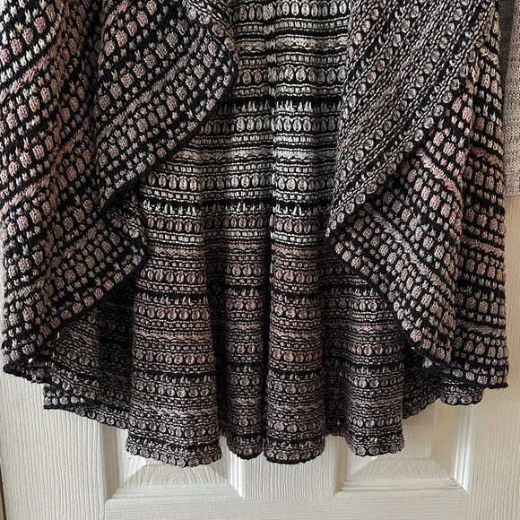 The Pyramid Collection Black and Gray Cardigan - Picture 3 of 9